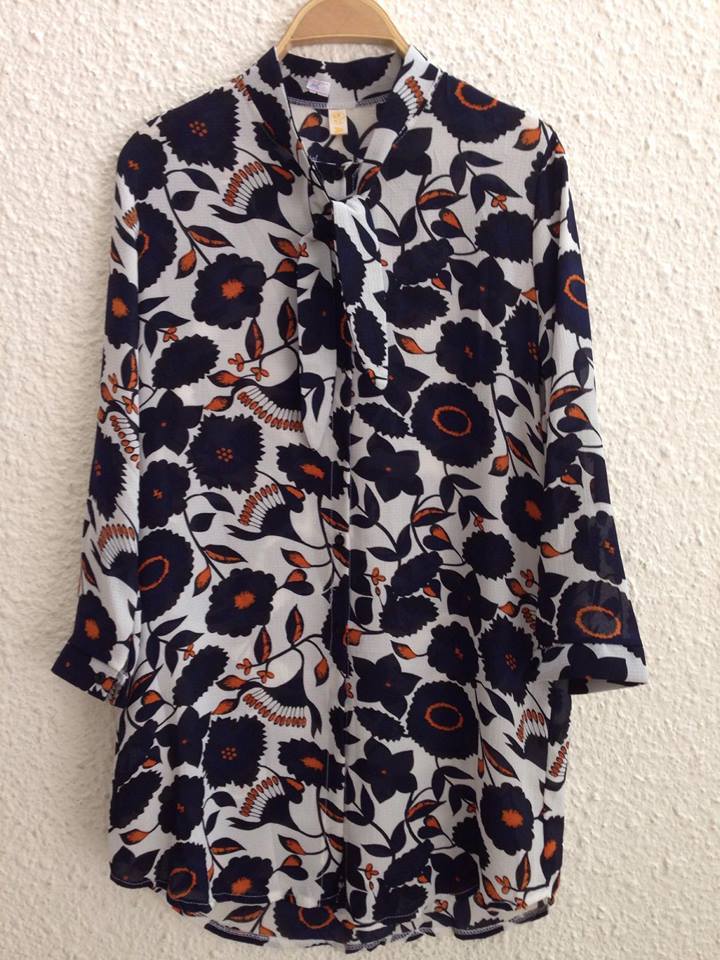 Sơ mi hoa dáng dài Sơ mi hoa dáng dài Giá bán: 125.000đ