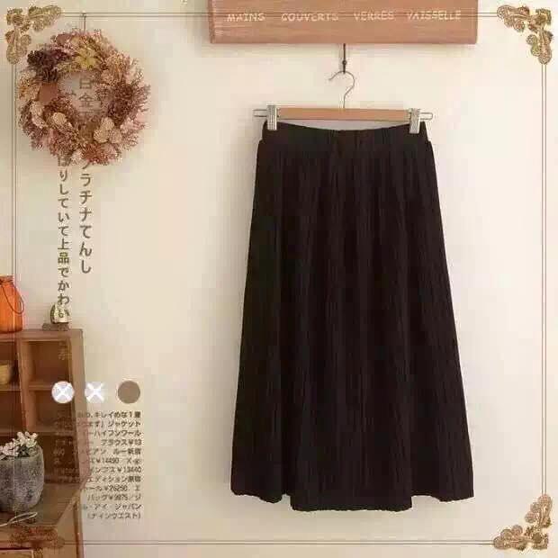 Chân váy midi xếp li Giá bán: 165.000đ