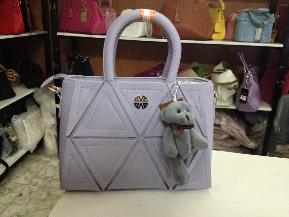 Mẫu túi trần mặt da sần Giá bán: 270.000đ