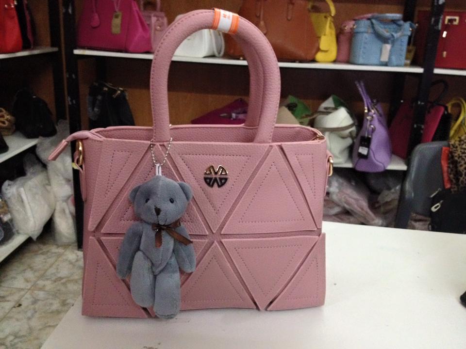 Mẫu túi trần mặt da sần Giá bán: 270.000đ