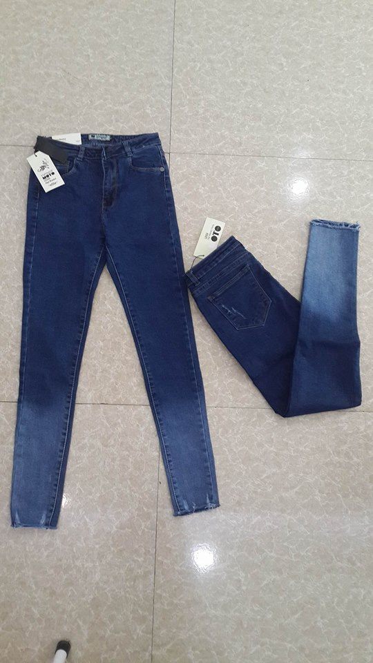 Quần bò vá với rách Giá bán: 200.000đ