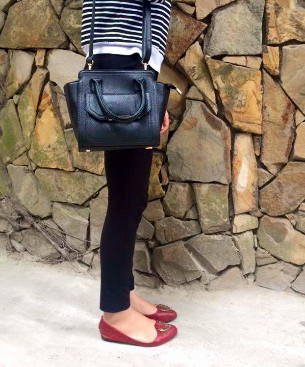 Túi xách Celine da xước đen tuyền Giá bán: 180.000đ