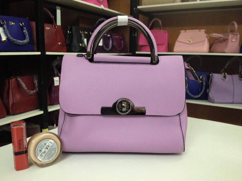 Túi chữ thập quai xách Giá bán: 300.000đ