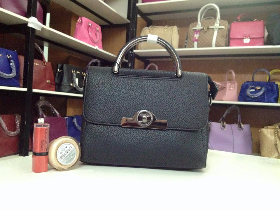 Túi chữ thập quai xách Giá bán: 300.000đ