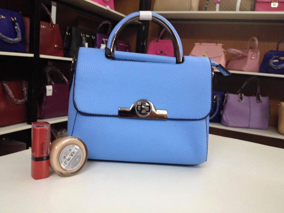 Túi chữ thập quai xách Giá bán: 300.000đ