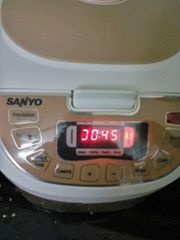 Nồi cơm điện Nồi cơm điện Giá bán: 600.000đ