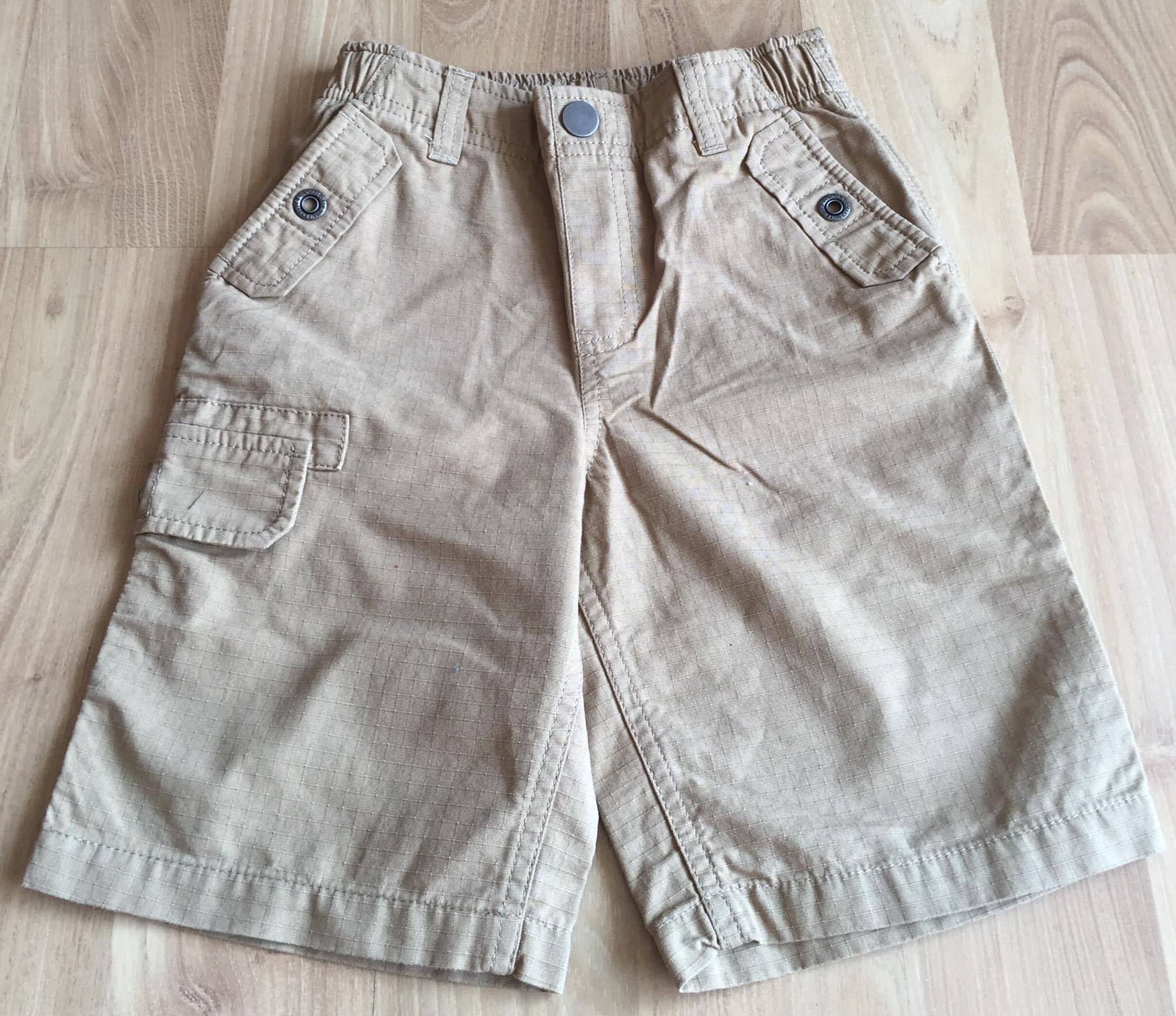 Short lửng kaki, lưng thun hiệu Sonoma Short lửng kaki, lưng thun hiệu Sonoma Giá bán: 170.000đ