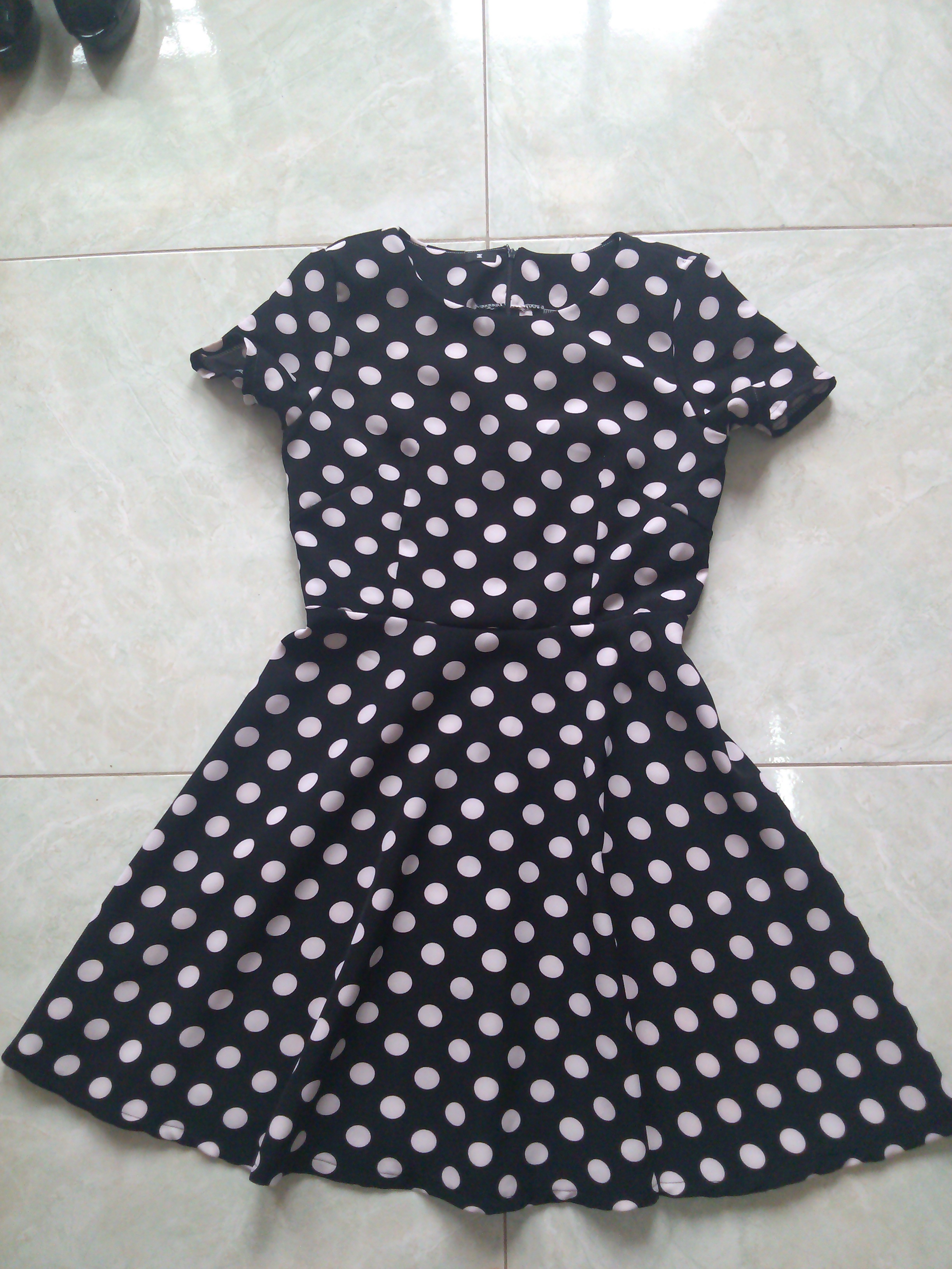 Váy chấm bi dáng xòe Giá bán: 280.000đ