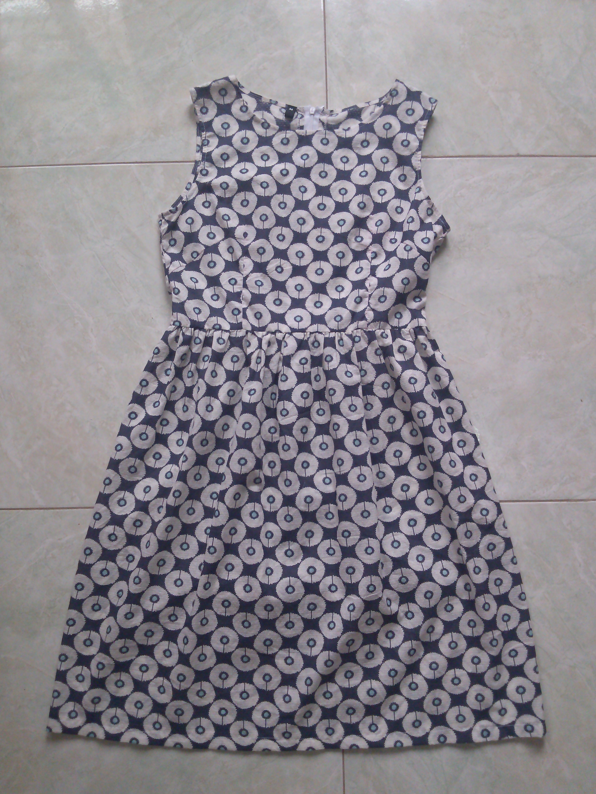  Váy thô hoa sát nách Giá bán: 165.000đ