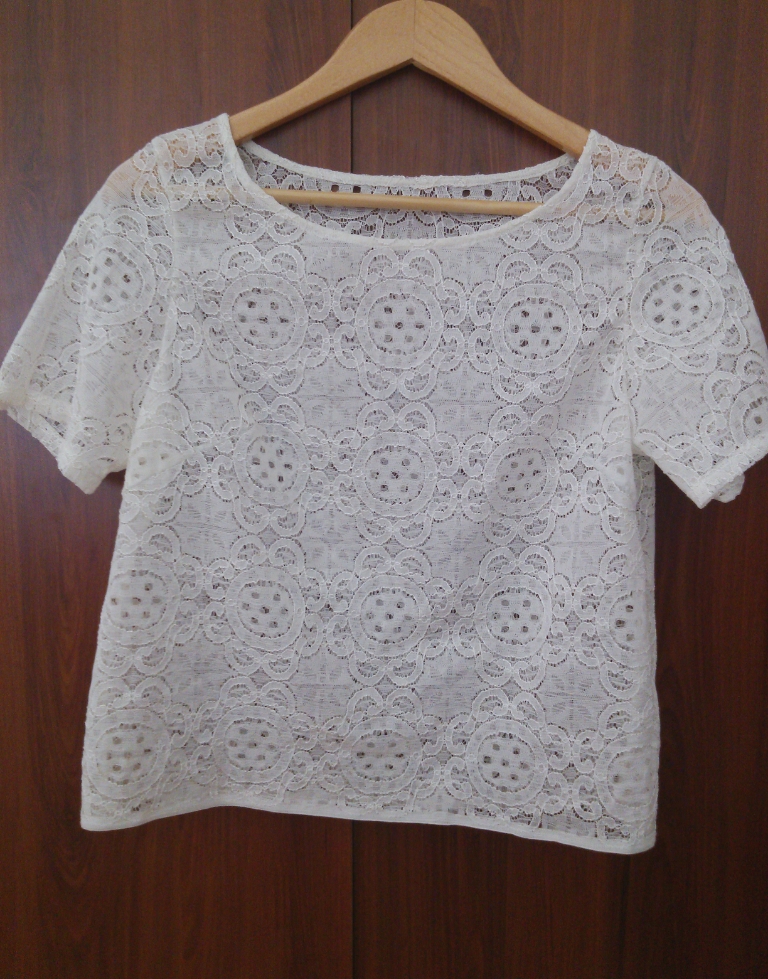 Áo ren croptop Giá bán: 150.000đ