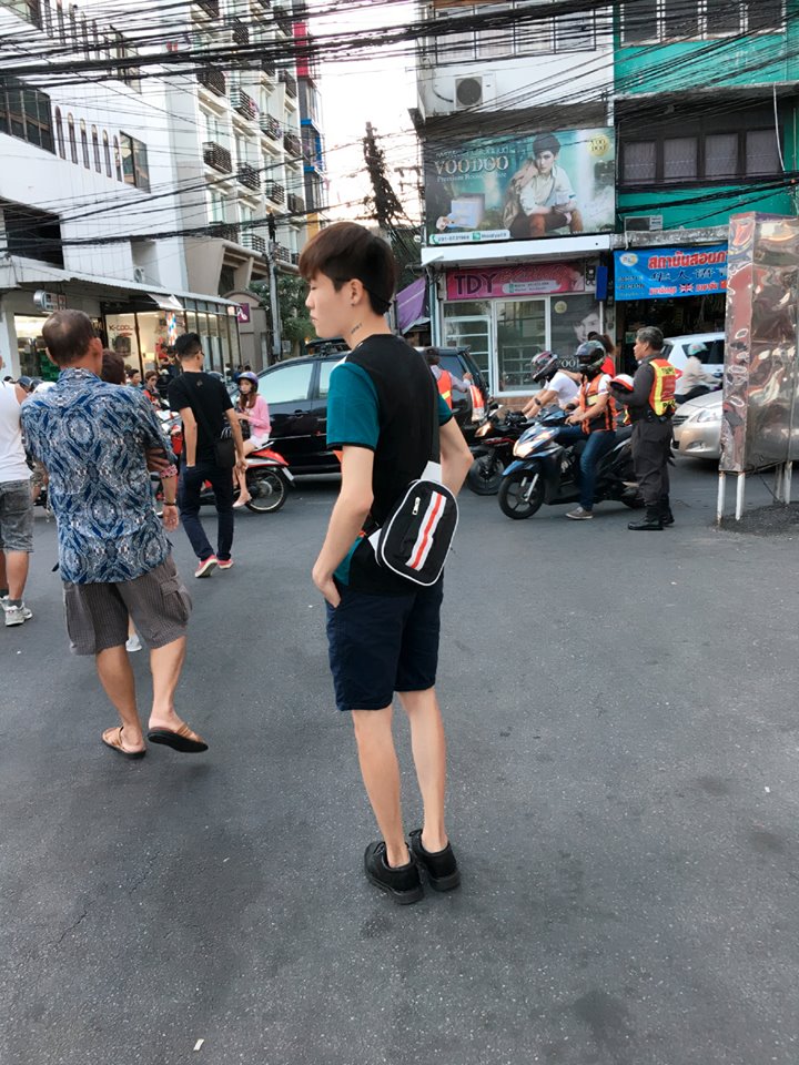 Túi đeo chéo sọc Giá bán: 150.000đ