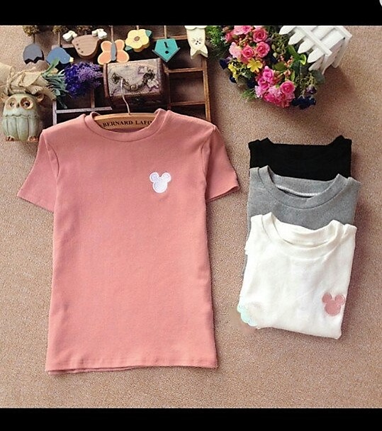 áo thun nữ thêu  Giá bán: 70.000đ