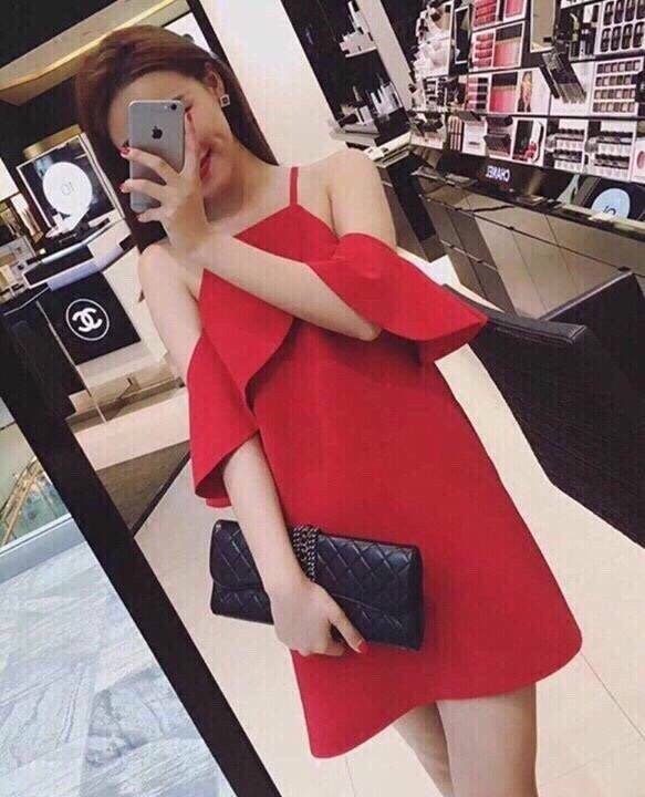 Đầm suông yếm cánh tiên rớt vai Giá bán: 185.000đ