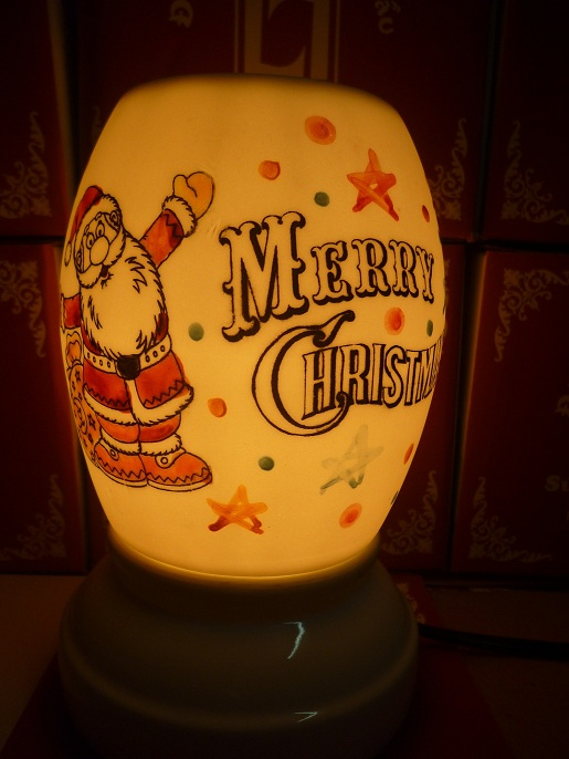 Đèn xông tinh dầu A01 Giá bán: 180.000đ