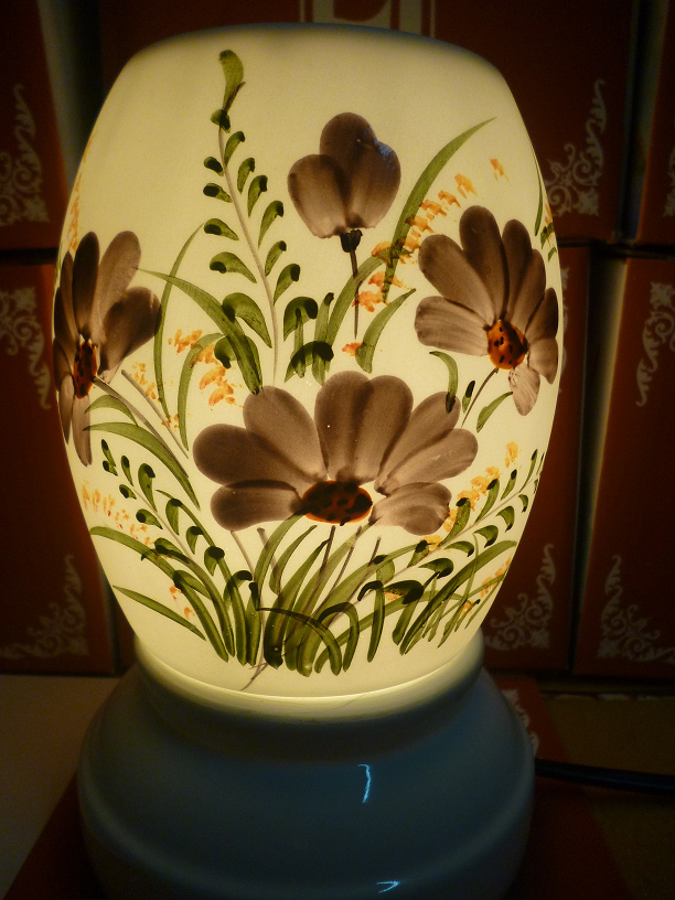 Đèn xông tinh dầu A10 Giá bán: 180.000đ