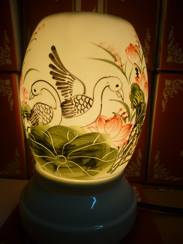 Đèn xông tinh dầu A12 Giá bán: 180.000đ