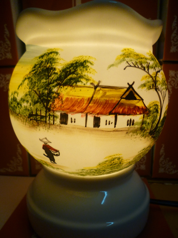 Đèn xông tinh dầu A15 Giá bán: 180.000đ