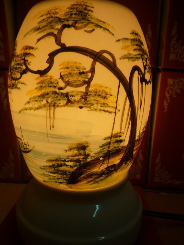 Đèn xông tinh dầu A17 Giá bán: 180.000đ