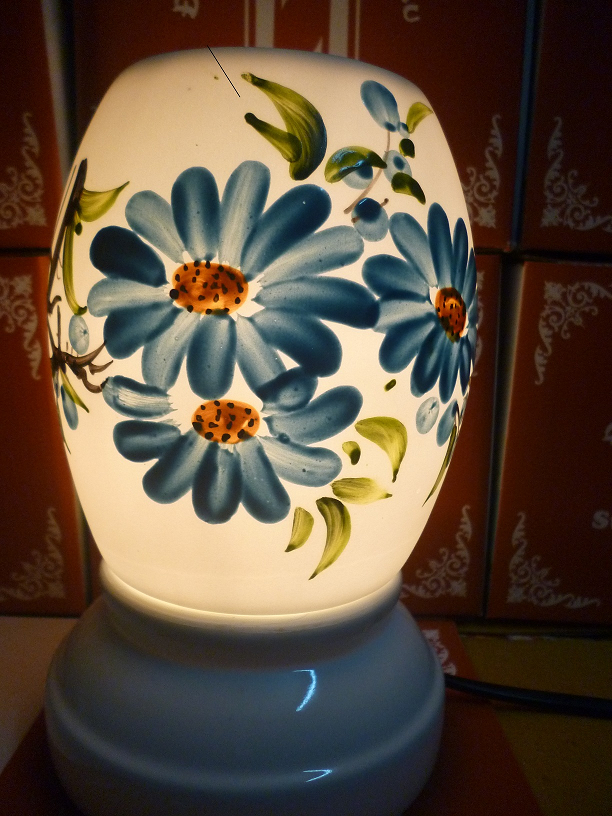 Đèn xông tinh dầu A02 Giá bán: 180.000đ