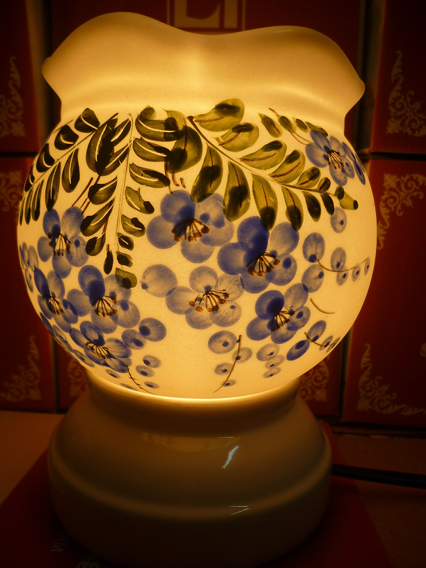 Đèn xông tinh dầu A21 Giá bán: 180.000đ