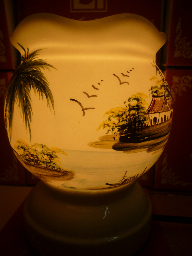 Đèn xông tinh dầu A24 Giá bán: 180.000đ