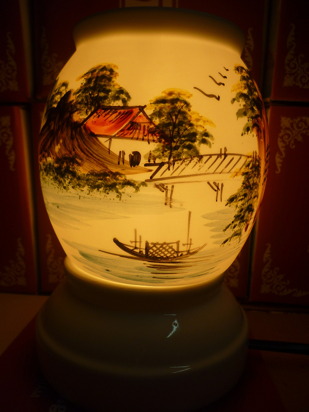 Đèn xông tinh dầu A31 Giá bán: 180.000đ