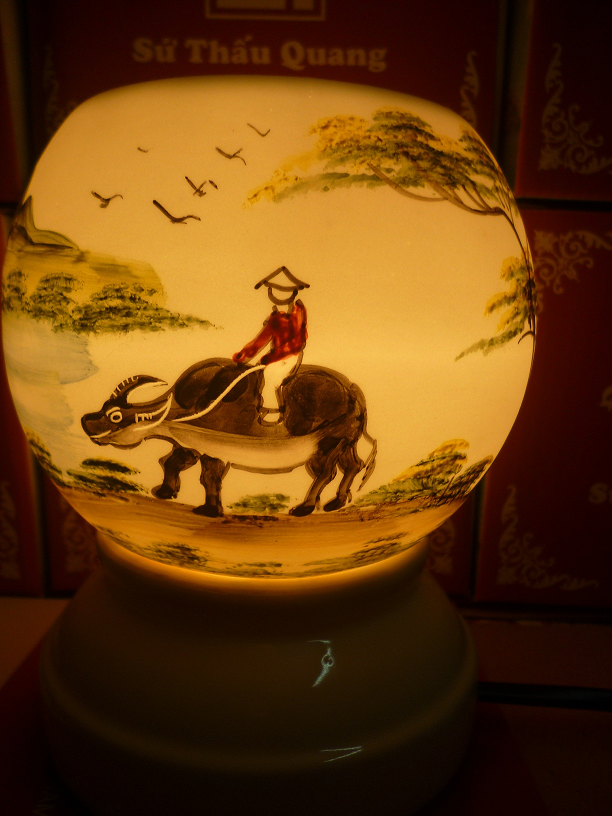 Đèn xông tinh dầu A38 Giá bán: 180.000đ