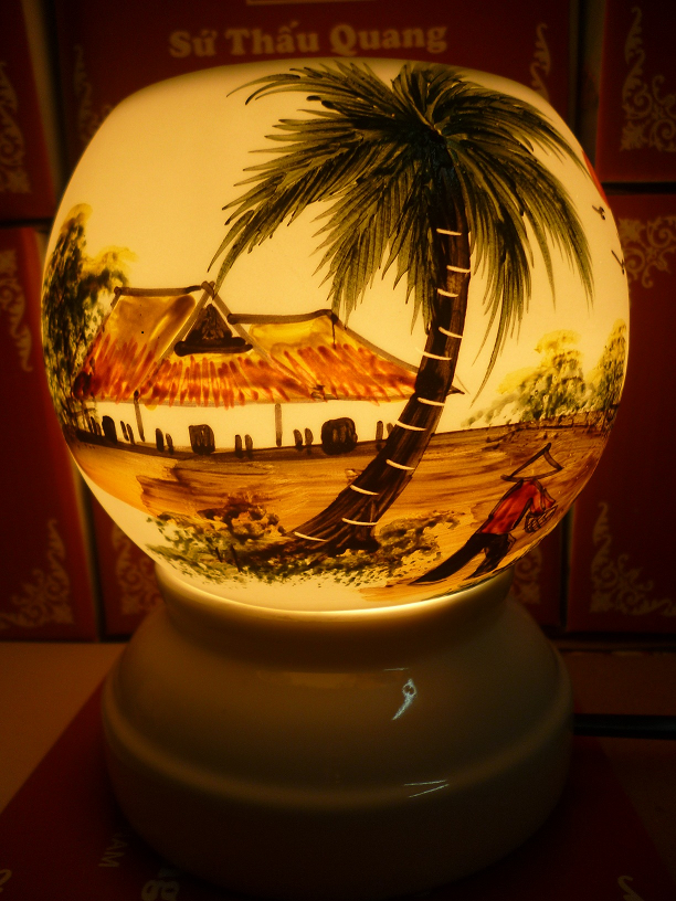 Đèn xông tinh dầu A44 Giá bán: 180.000đ