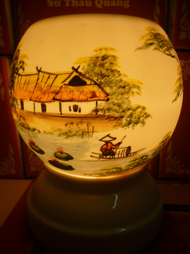 Đèn xông tinh dầu A45 Giá bán: 180.000đ