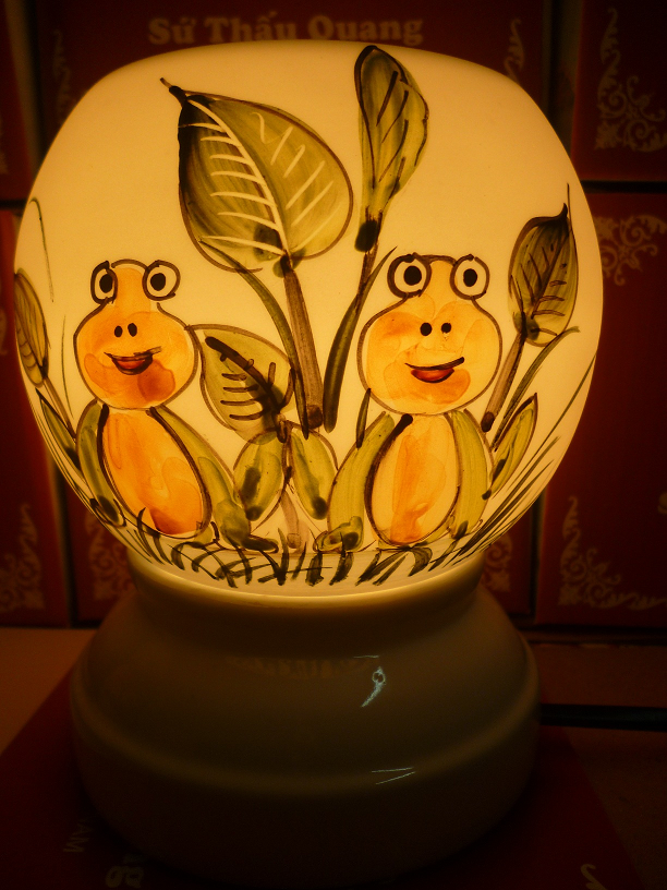 Đèn xông tinh dầu A48 Giá bán: 180.000đ