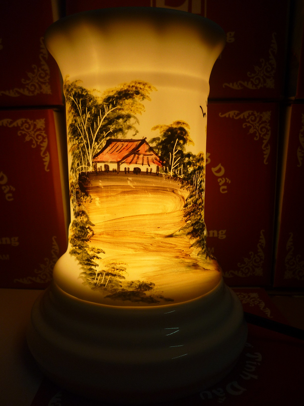 Đèn xông tinh dầu A50 Giá bán: 180.000đ