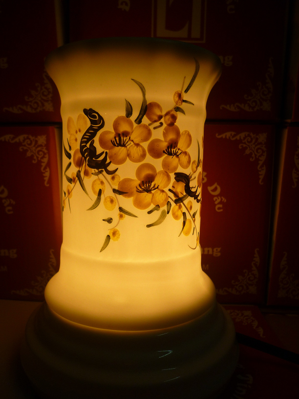 Đèn xông tinh dầu A57 Giá bán: 180.000đ