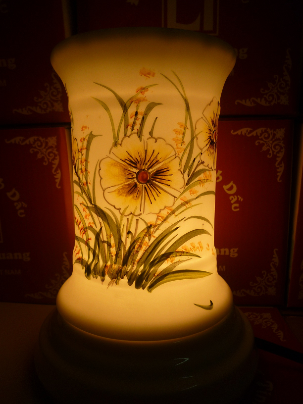 Đèn xông tinh dầu A60 Giá bán: 180.000đ