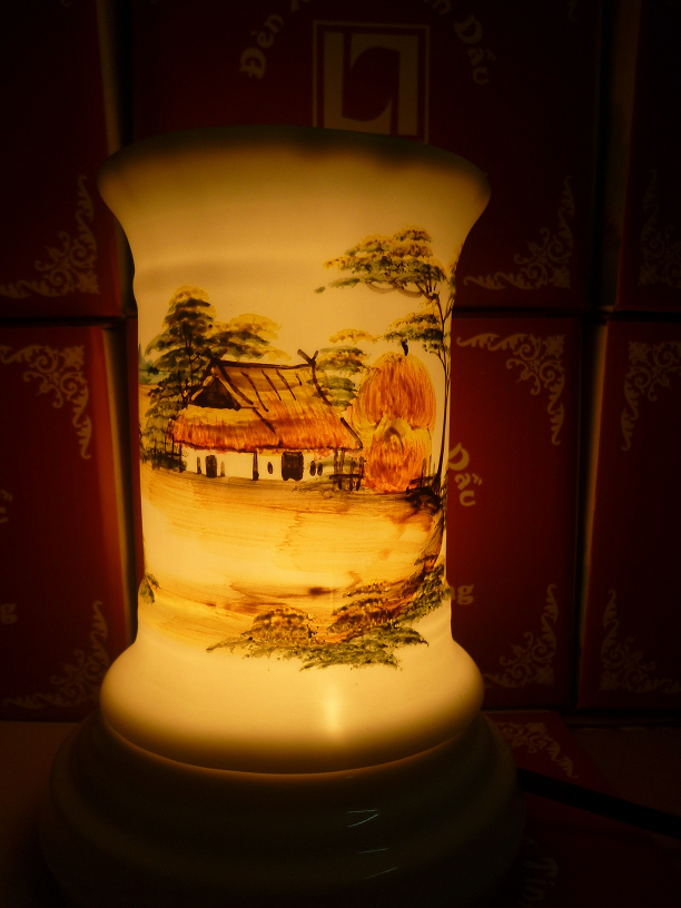 Đèn xông tinh dầu A62 Giá bán: 180.000đ