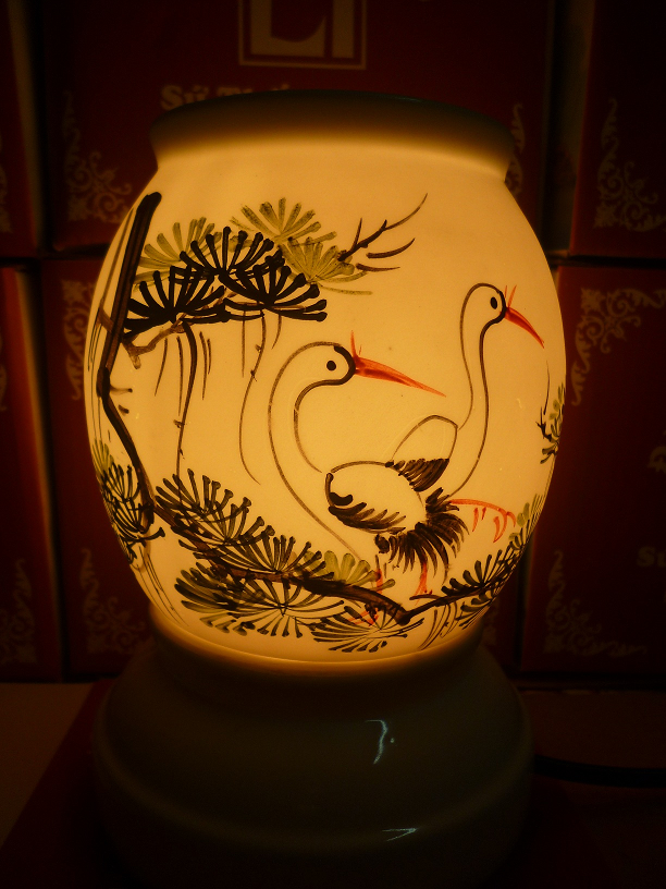 Đèn xông tinh dầu A66 Giá bán: 180.000đ