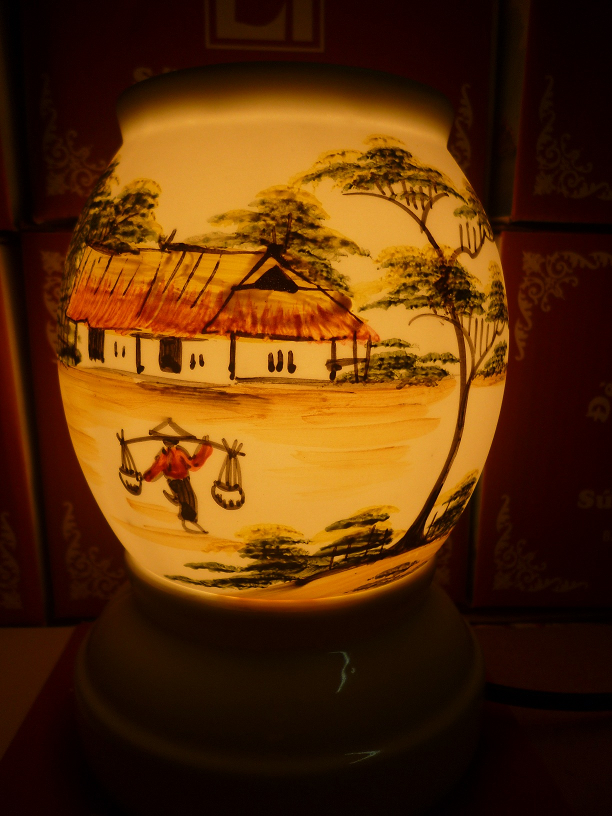 Đèn xông tinh dầu A67 Giá bán: 180.000đ