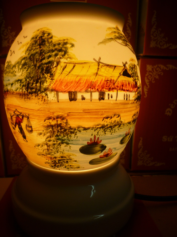 Đèn xông tinh dầu A68 Giá bán: 180.000đ