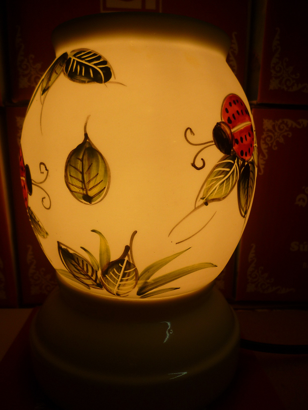 Đèn xông tinh dầu A69 Giá bán: 180.000đ