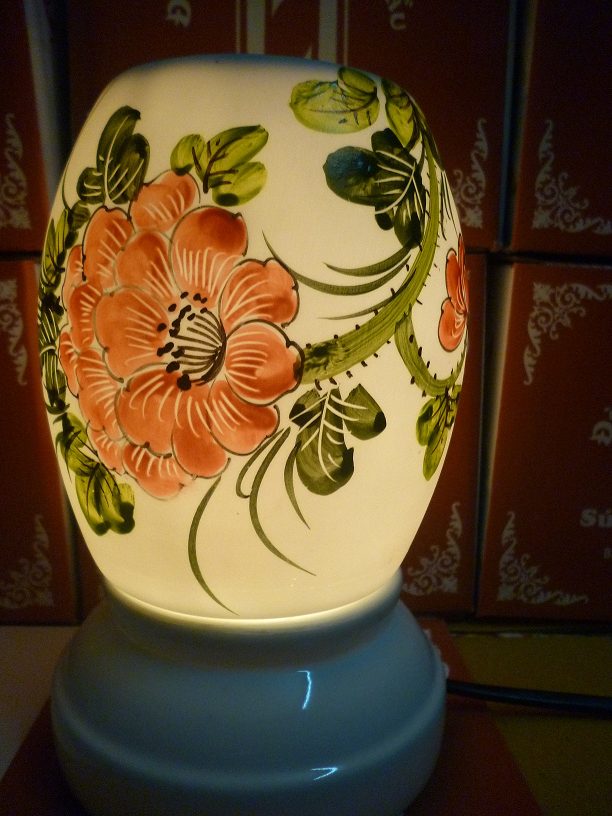 Đèn xông tinh dầu A07 Giá bán: 180.000đ