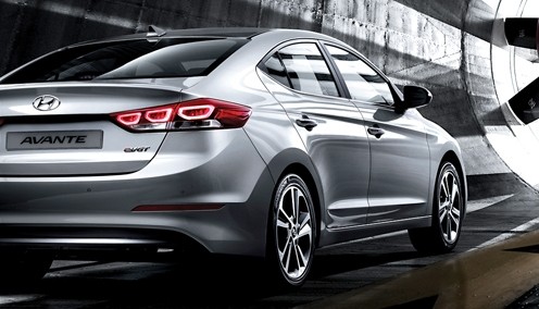 Hyundai Avante 1.6 MT Giá bán: 523.000.000đ