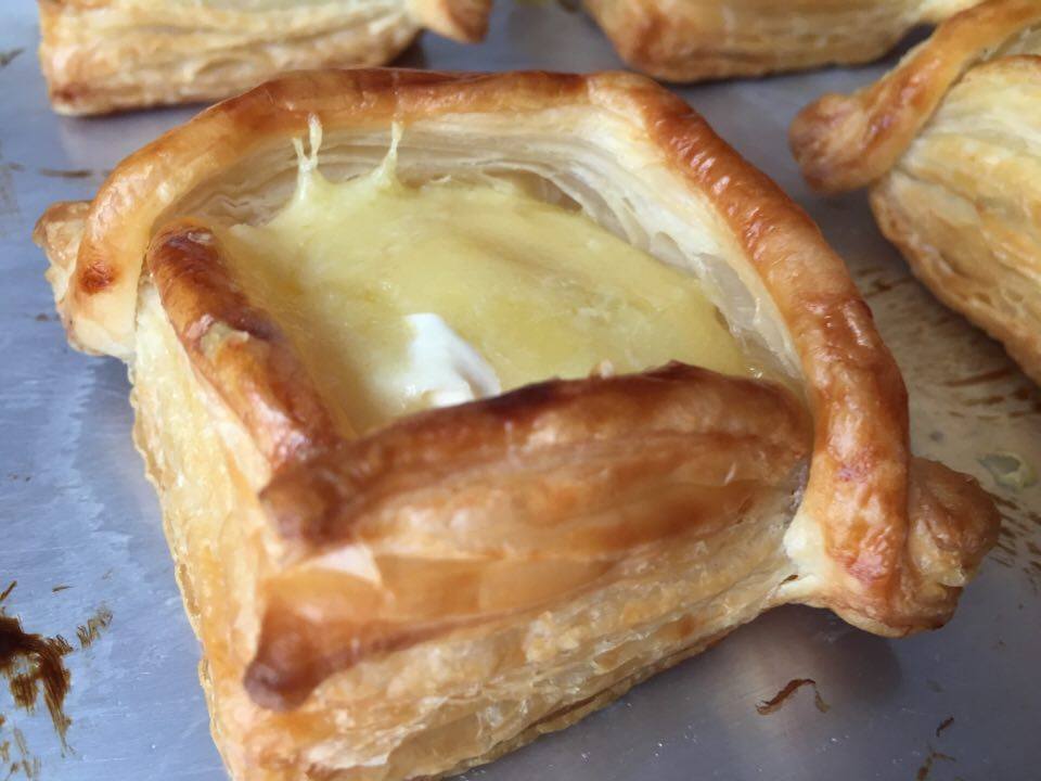 Bánh Vỏ giòn nhân sầu riêng phô mai Giá bán: 17.000đ