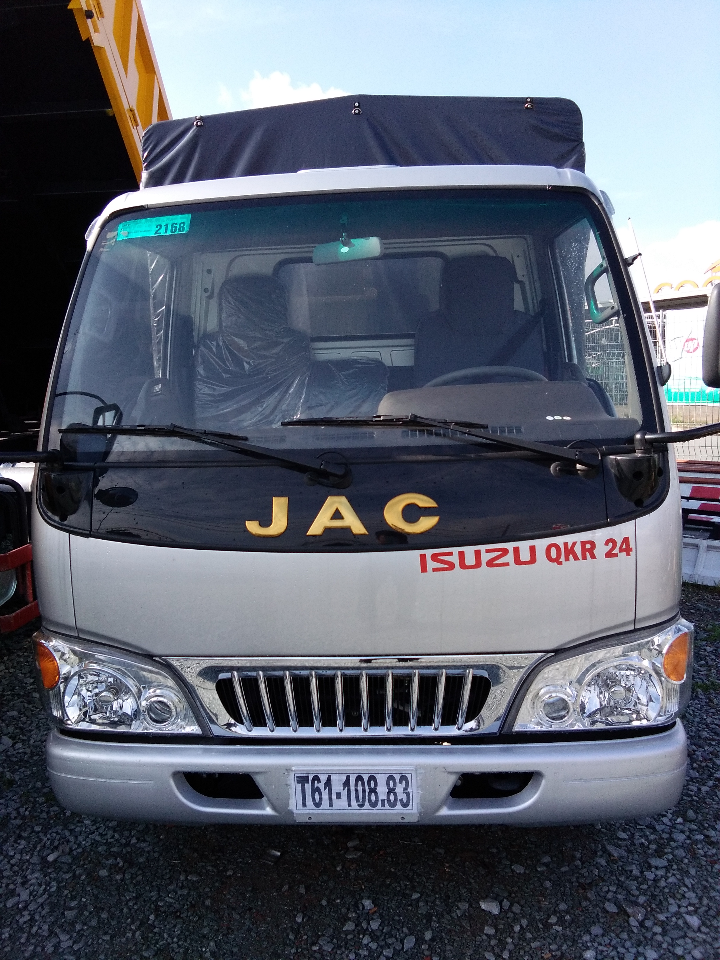 Xe tải 2T4 JAC Giá bán: 285đ
