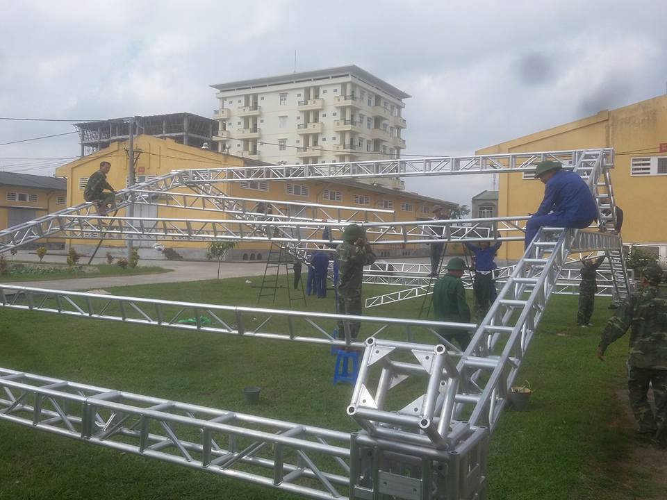 Nhà giàn không gian hợp kim nhôm Giá bán: 60.000đ