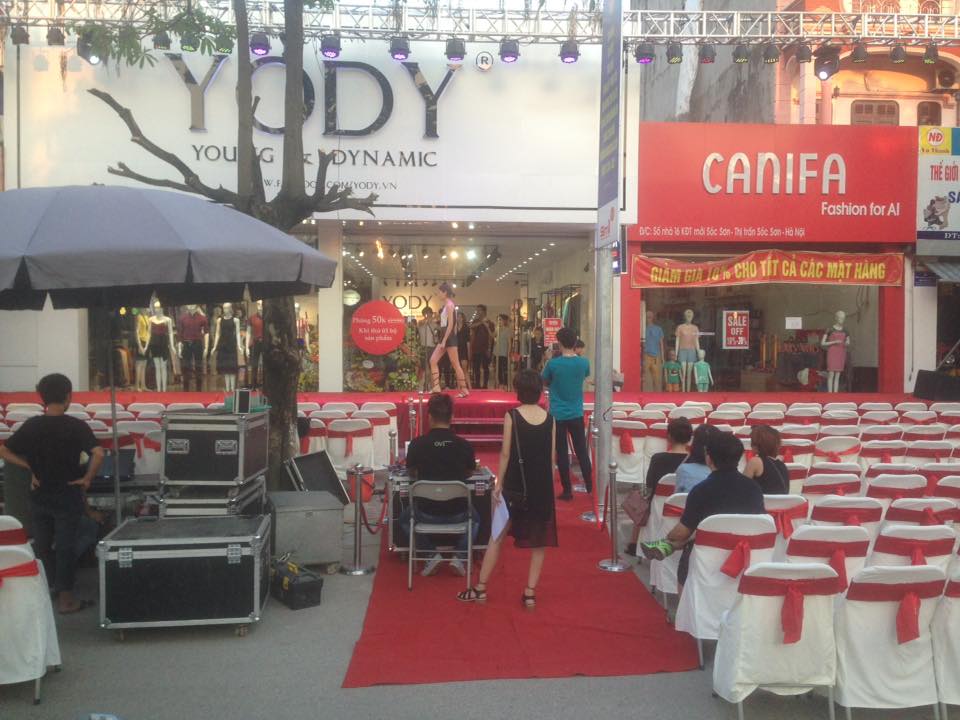 Bàn ghế Xuân Hòa Giá bán: 0đ