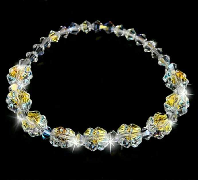 LT004-lắc tay pha lê hình hoa trắng Giá bán: 275.000đ