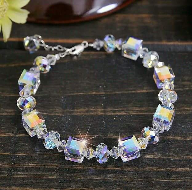 Lt024- lắc tay pha lê hạt vuông ngang Giá bán: 375.000đ