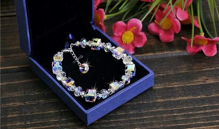 Lt024- lắc tay pha lê hạt vuông ngang Giá bán: 375.000đ