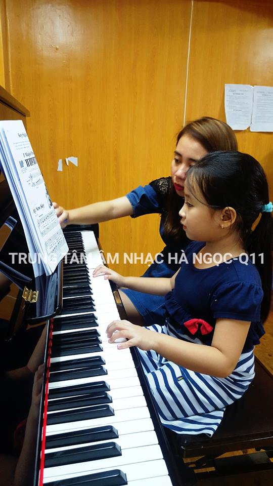 Trung tâm Hà Ngọc Chiêu sinh các lớp nhạc: Piano,Guitar,Thanh Nhạc tại Quận 11,Quận Bình Thạnh giá 310k/tháng. Giá bán: 310.000đ