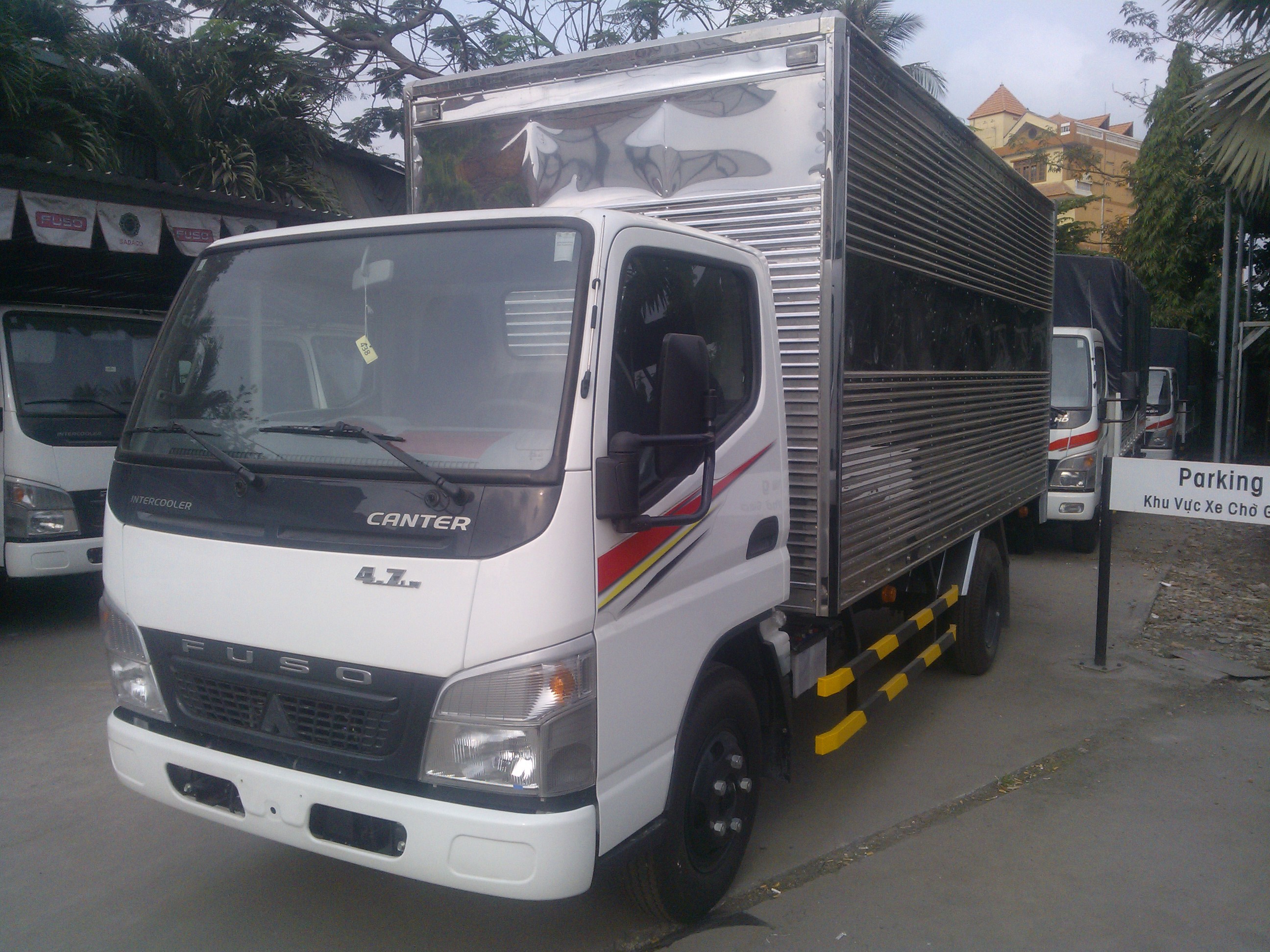 Bán xe tải Mitsubishi Fuso 1,9 tấn khuyến mại 30 triệu tiền mặt Giá bán: 520.000.000đ