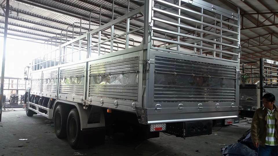 Bán xe tải Fuso 3 chân FJ nhập khẩu ,có ghế hơi ,giá cực sốc Giá bán: 1.250.000.000đ